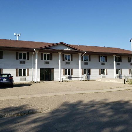 Tower Inn Estevan Екстериор снимка