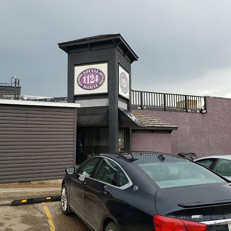 Tower Inn Estevan Екстериор снимка