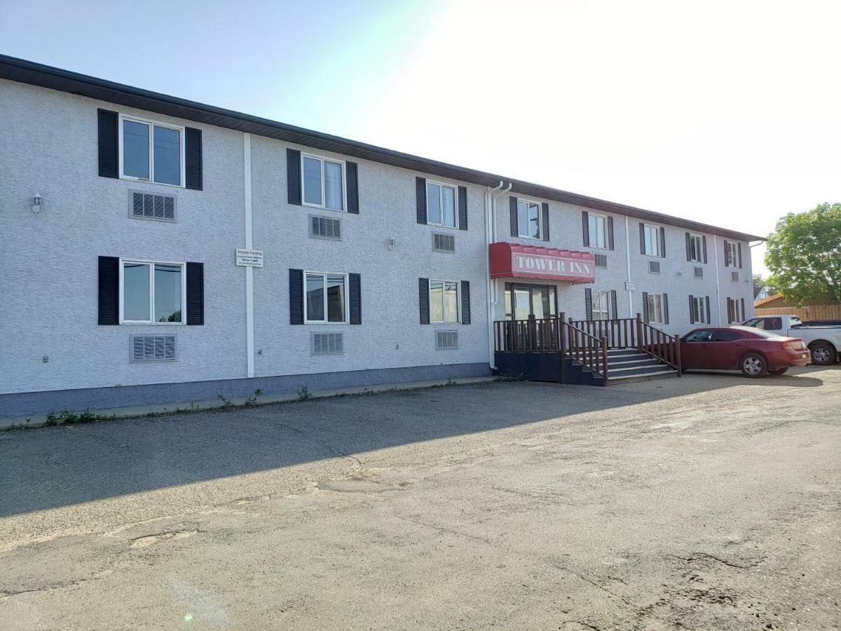 Tower Inn Estevan Екстериор снимка