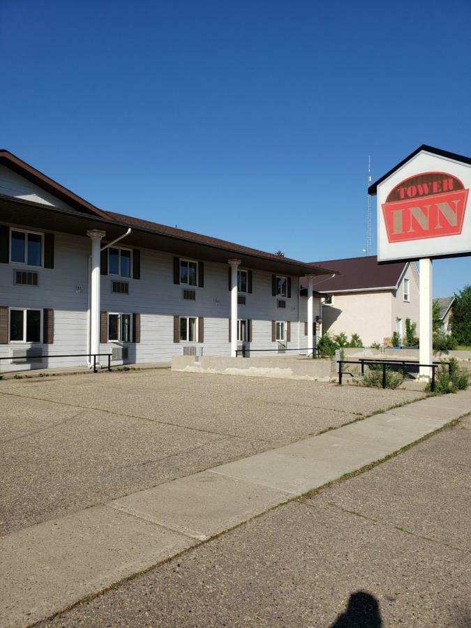 Tower Inn Estevan Екстериор снимка