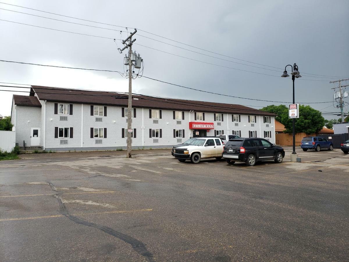 Tower Inn Estevan Екстериор снимка