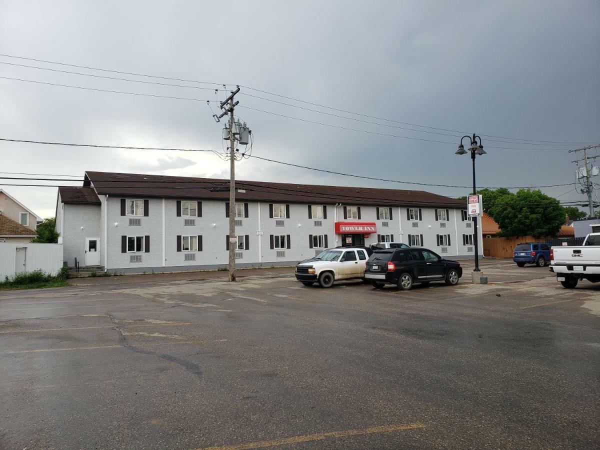 Tower Inn Estevan Екстериор снимка